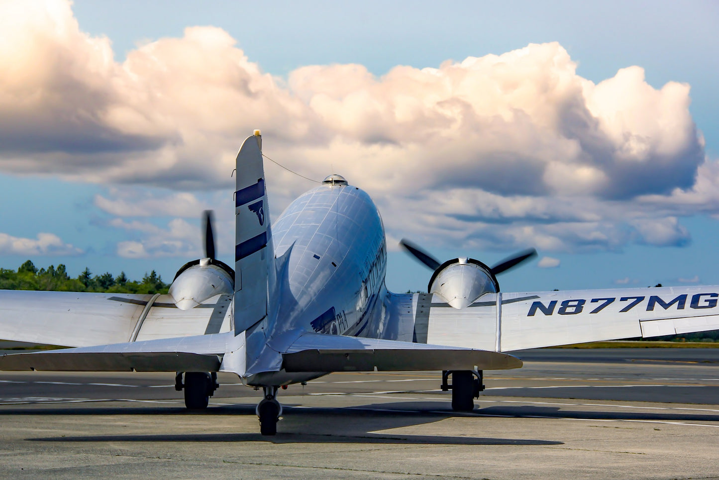 "Seven Mike Gulf" - Douglas DC-3